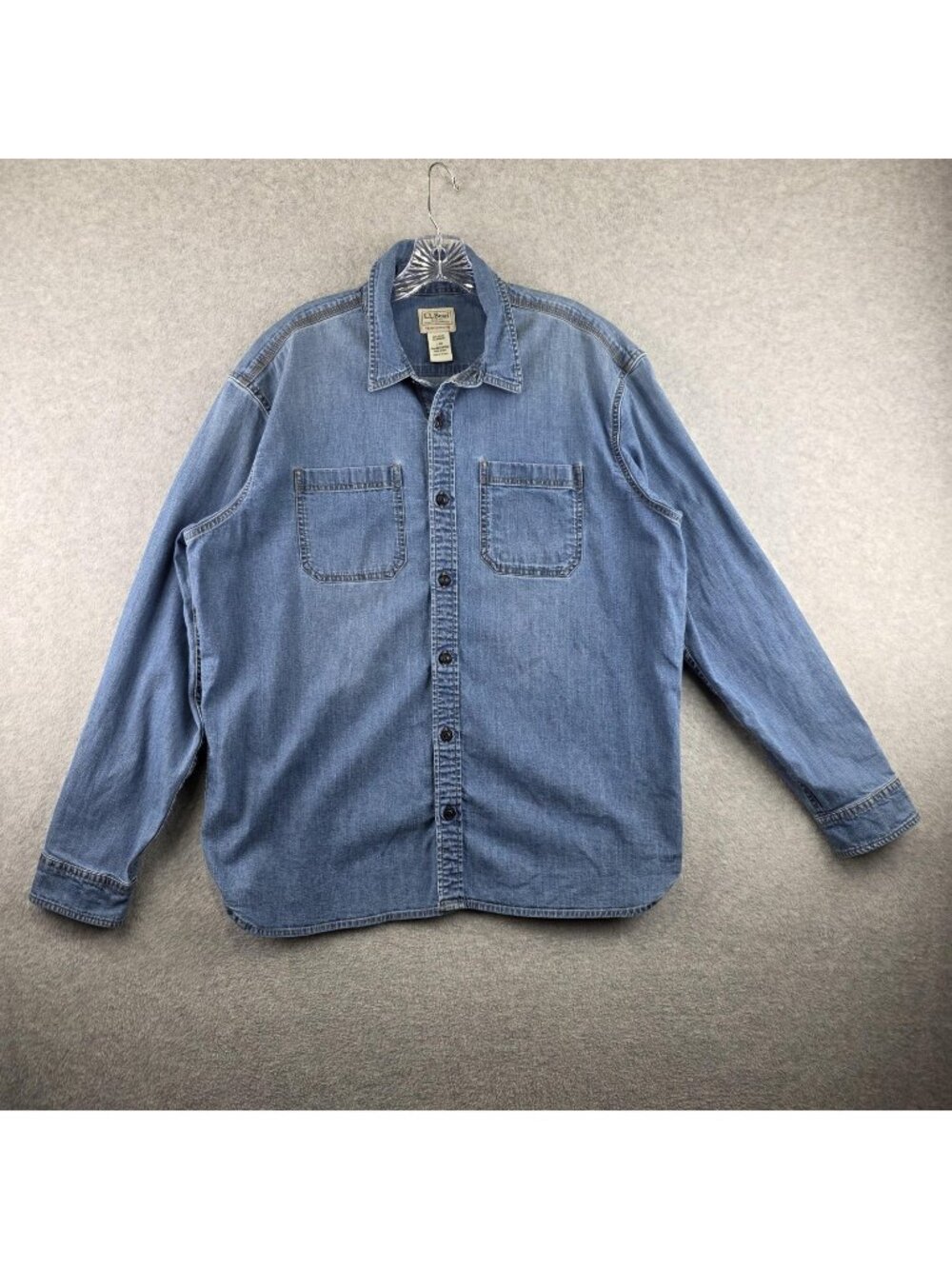 L.L. Bean Shirt Mens Large Blue Denim Long Sleeve Button Up Pockets Traditional